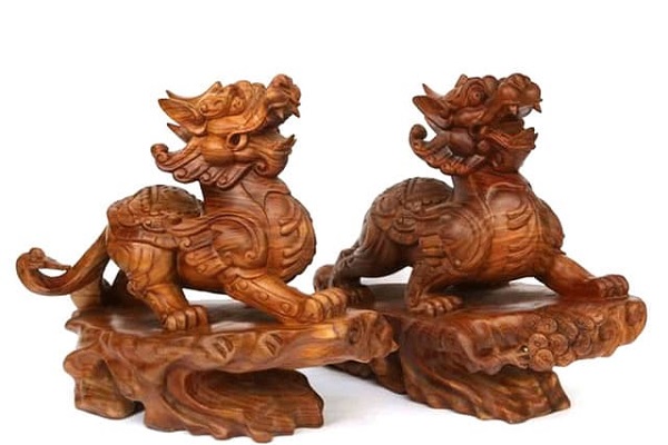 Tượng gỗ để bàn làm việc