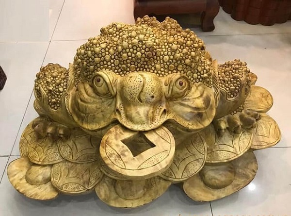 Tượng gỗ để bàn làm việc