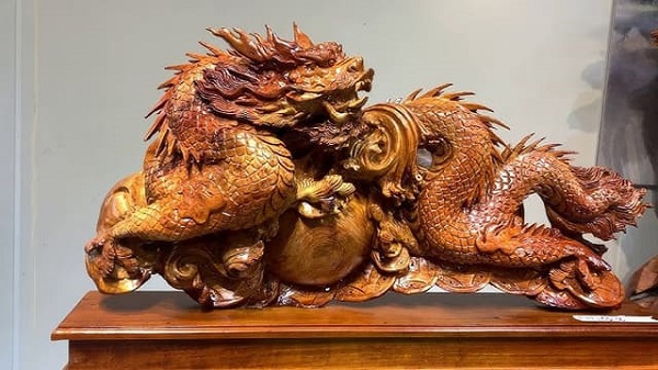 Tượng gỗ để bàn làm việc