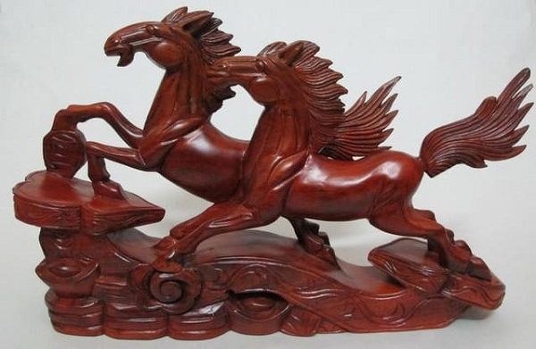 Tượng gỗ để bàn làm việc